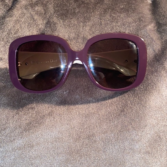 Authentic Dior sunglasses 🎉1 hr sale 🎉 - Picture 1 of 8